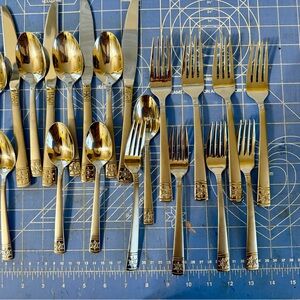 Oneida snowflake stamped set of 4, 5 piece place setting silverware